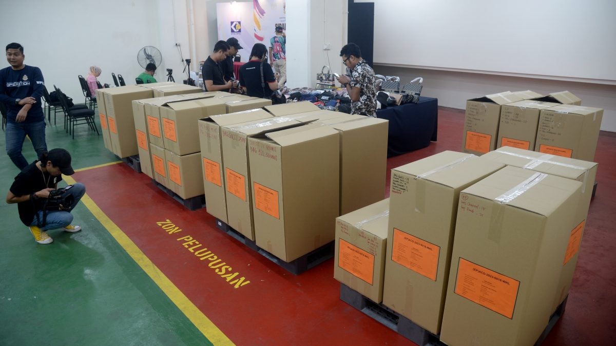 大都会/封面主文／吉隆坡内贸局取缔假冒商品／5图