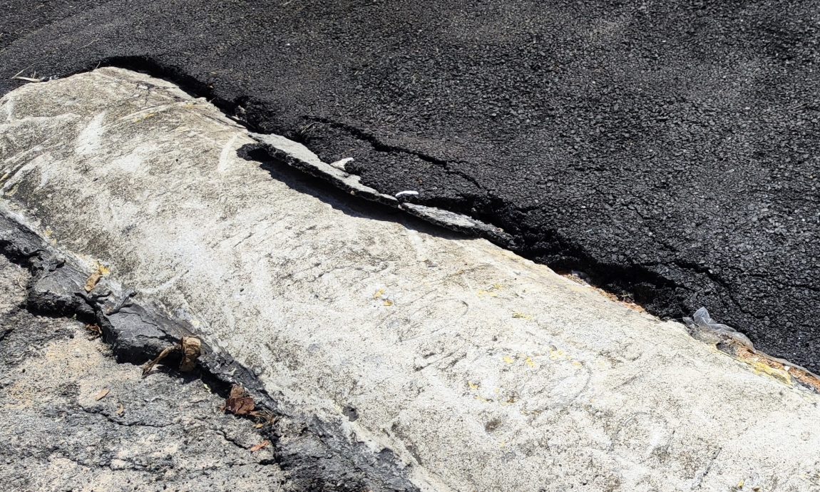 大都会/美达花园渠水倒灌进居民家/12图