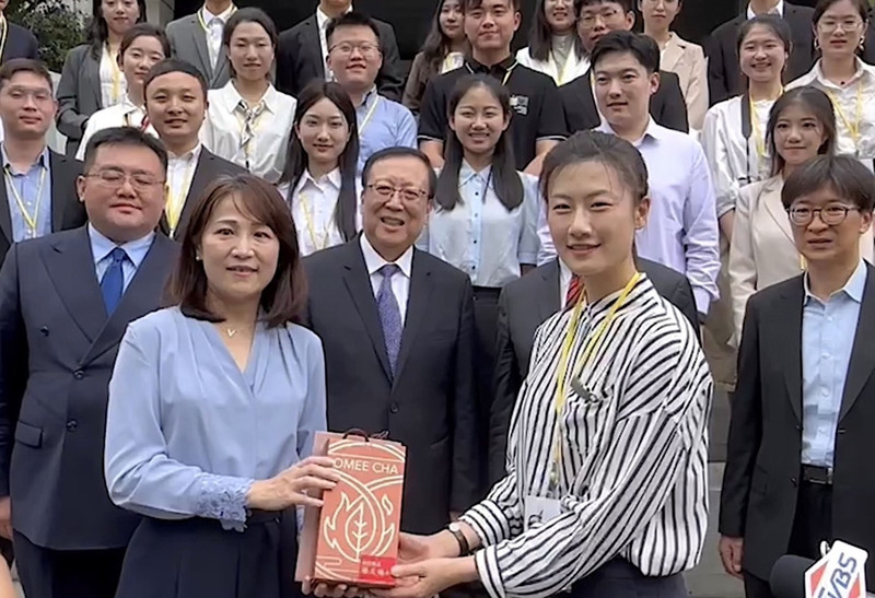 大陆大学生交流团抵台 团长奥运金牌选手丁宁：想尝台湾美食