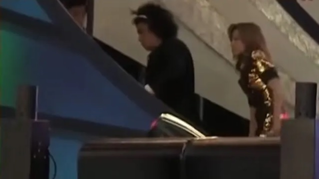 太妍表演突冲出怪汉掳人 男星机灵阻止成英雄