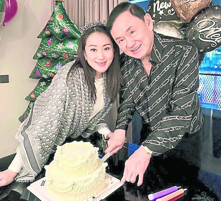 头)佩通坦:父亲塔辛将于8月10日回国 结束15年海外流亡