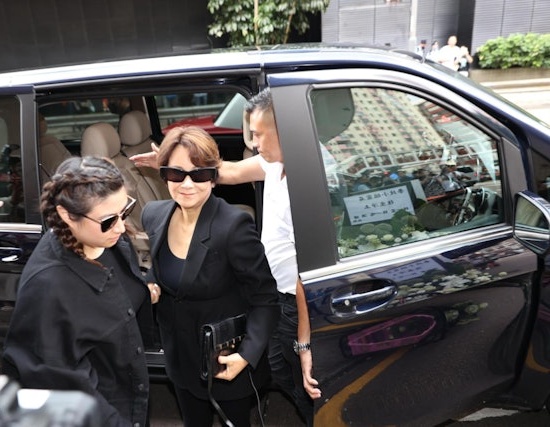 女儿生日成李玟忌日 甄妮恸喊：不该开这玩笑