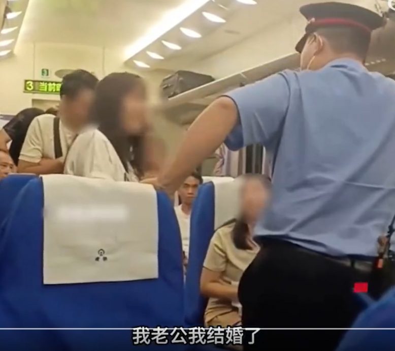 女子火车上黏老公拒让位 还呛坐票乘客“你破坏我家庭”