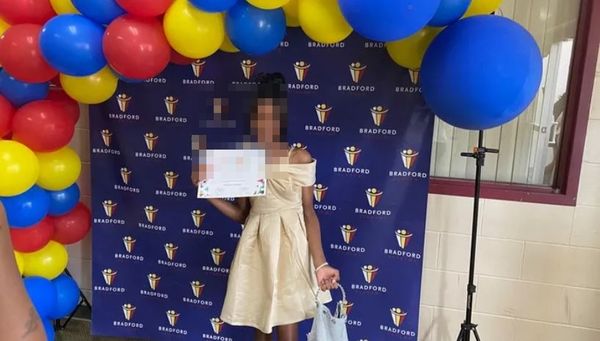 女童公园玩耍遭泼酸！凶手年仅12岁　竟是妈妈掏出一瓶酸让她复仇