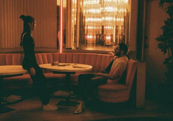 威肯新歌提韩女吸毒一夜情 疑消费Jennie被网谯