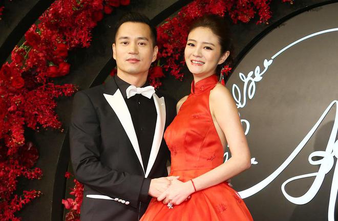 安以轩神隐537天首现身 消瘦憔悴看诊