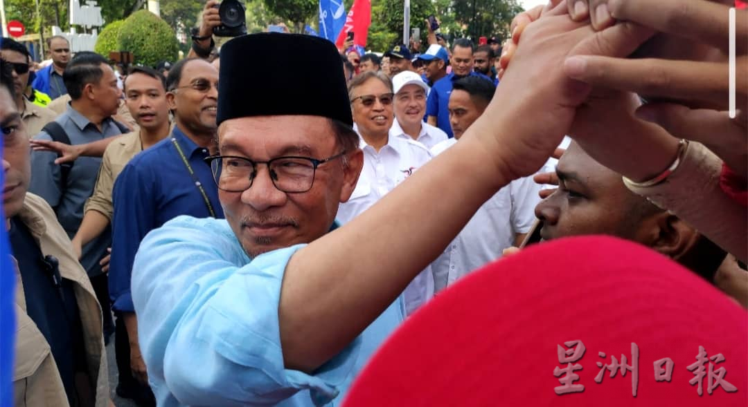 安华走访士拉央提名中心