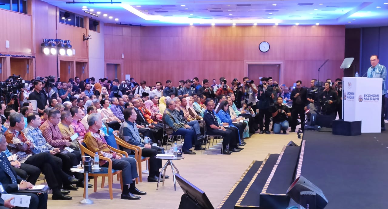 安华:年收入10万者获RM100 逾千万人受惠