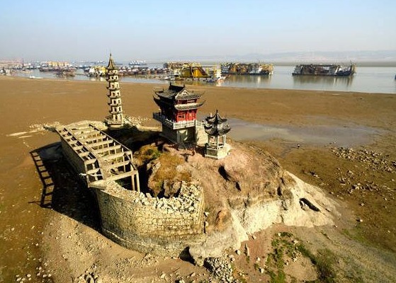 实在太热!中国最大淡水湖鄱阳湖两周缩水逾四分一