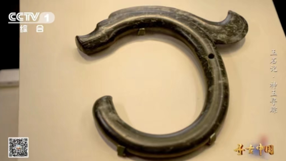寻古中国｜村民挖到“废铁”当玩具 竟是被誉为“中华第一玉龙”的国宝