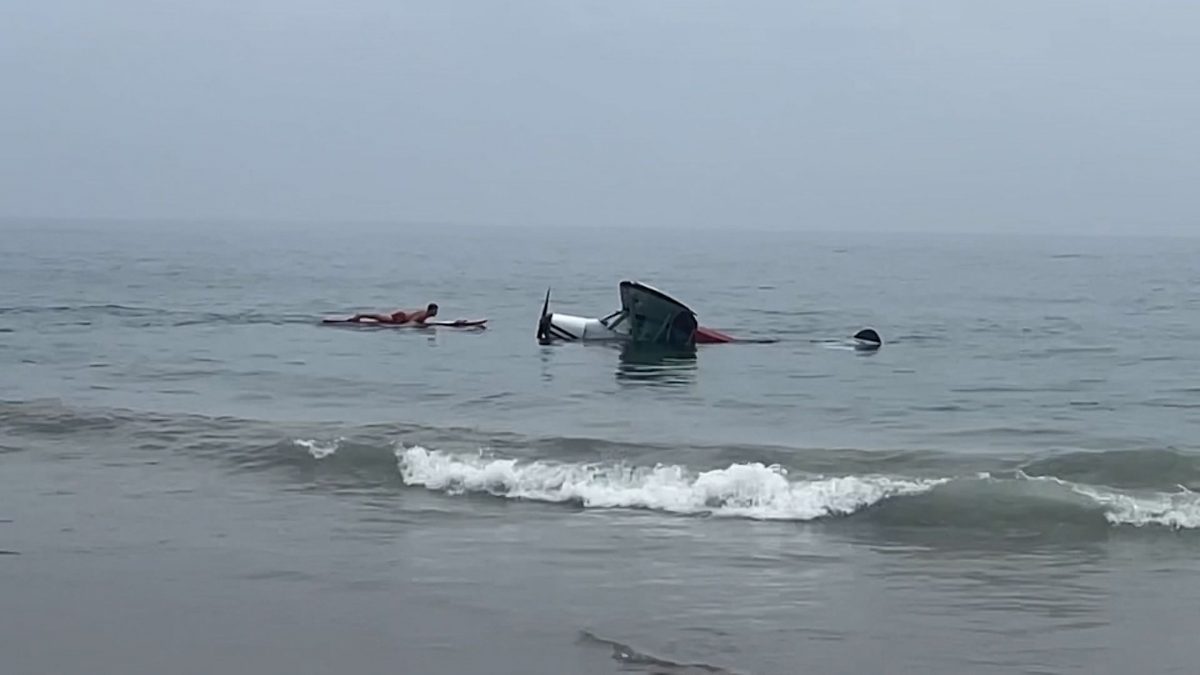 小型飞机海面迫降失败无伤亡 距沙滩仅27公尺