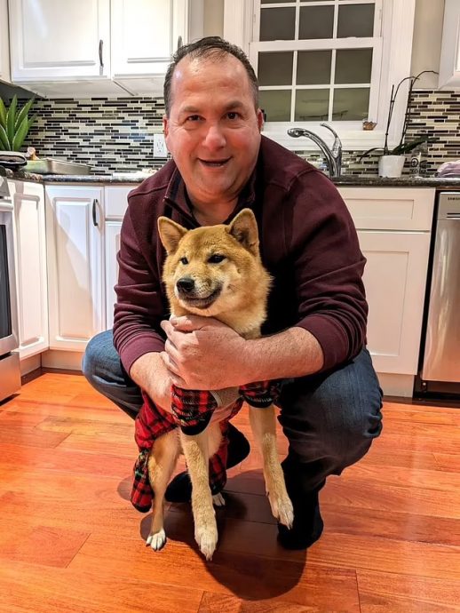 小车祸变夺命纠纷 男子刀刺轮胎遭撞毙