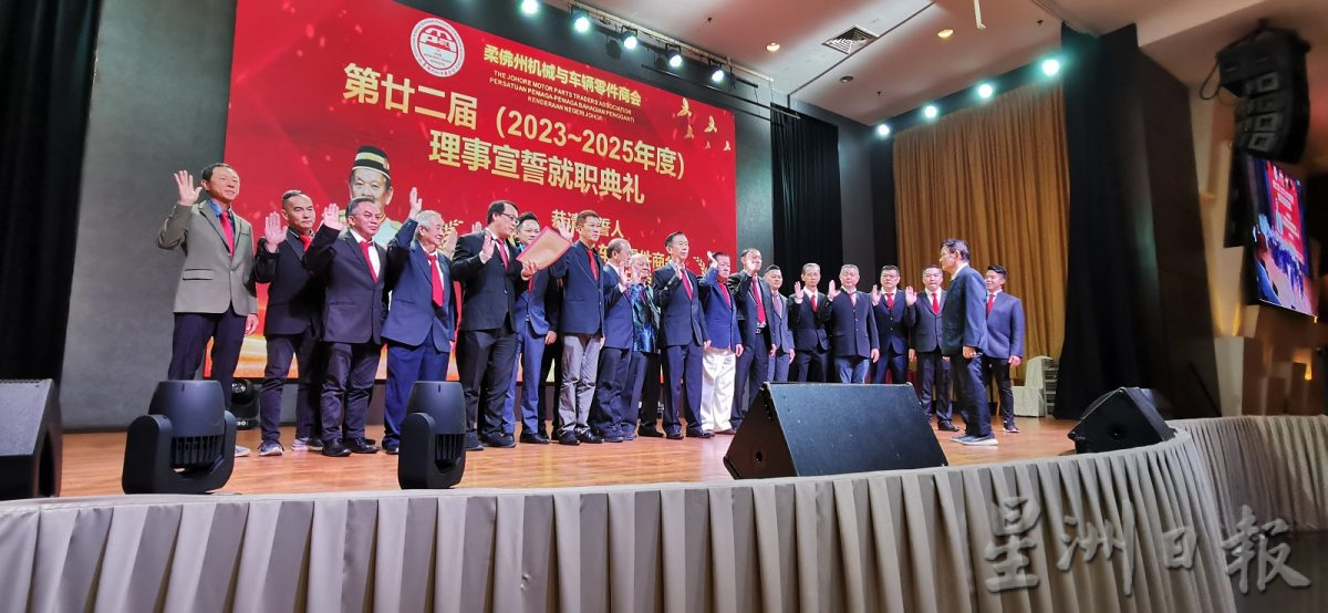 **己签发**柔：社团版头条：马币跌、生活费高却不影响销量，今年汽车总销估可维持72万辆