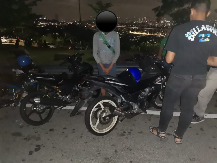 已签发/安邦警方展开道路流氓取缔行动·开15张罚单扣押3辆摩托车