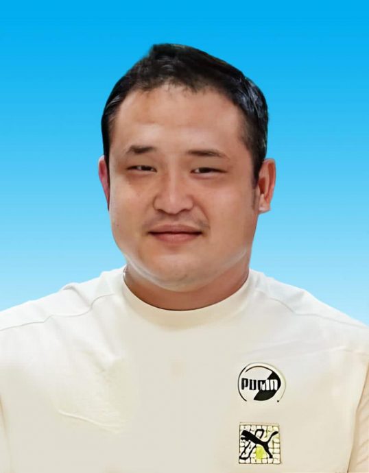 **已签发**柔︰骑重机与车子相撞,华男与妻晚餐后车祸亡