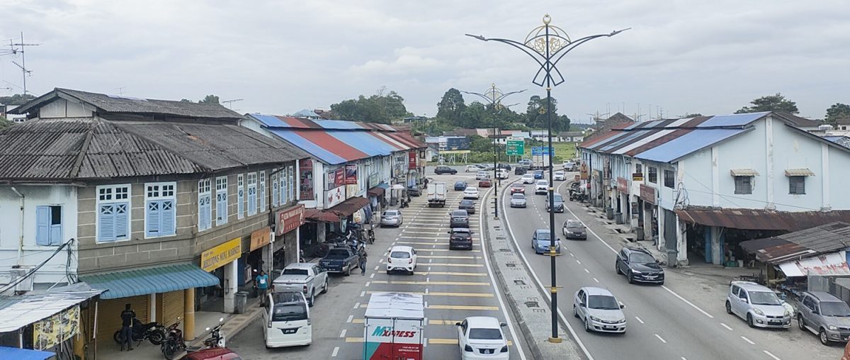 **已签发**柔：头条之一：士乃多地数天来飘恶臭，疑旧庙址烧塑料引起