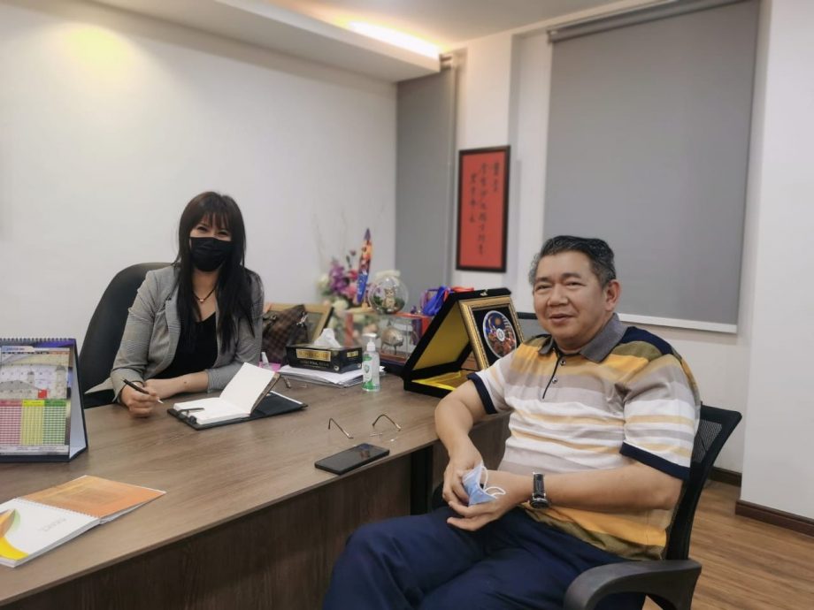 **已签发**柔:头条之一:当作孩子般教导,沙拉胡丁华裔助理:他绝不种族主义