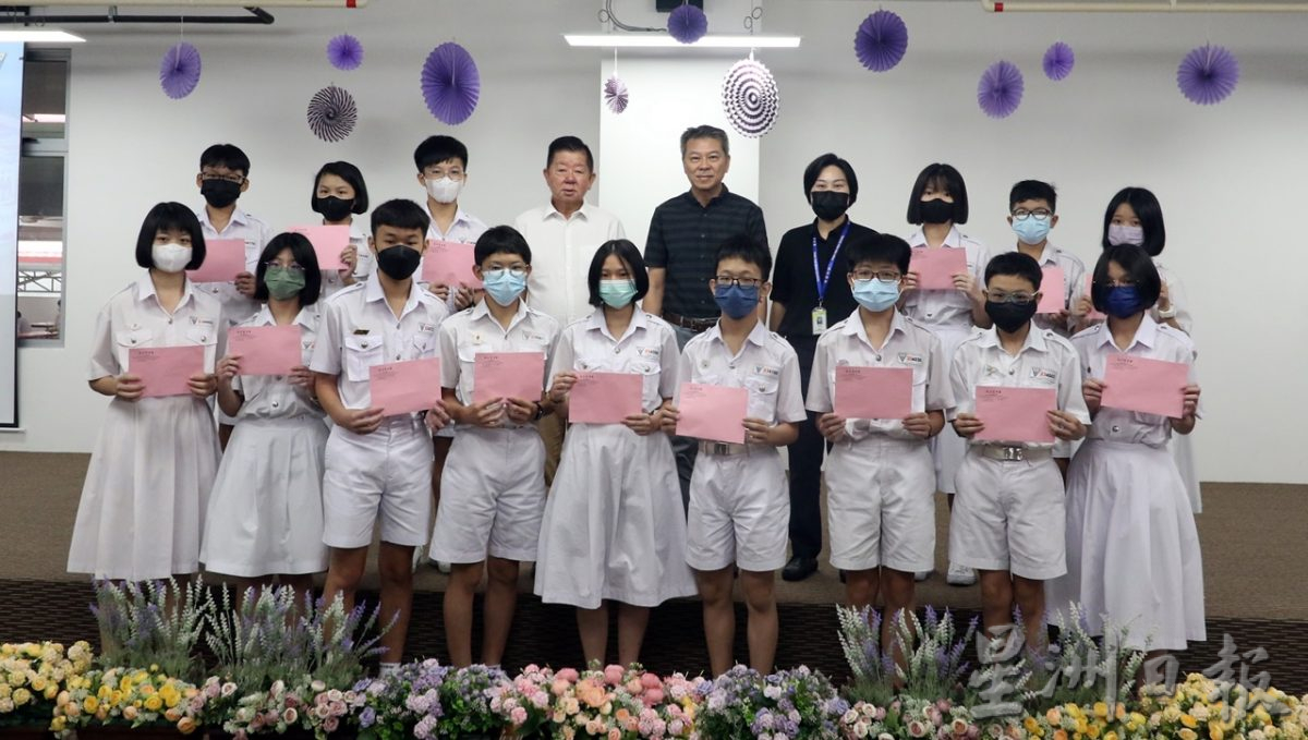 **已签发**柔:头条之一:至达城宽中颁奖助学金逾62万,减轻学子经济负担