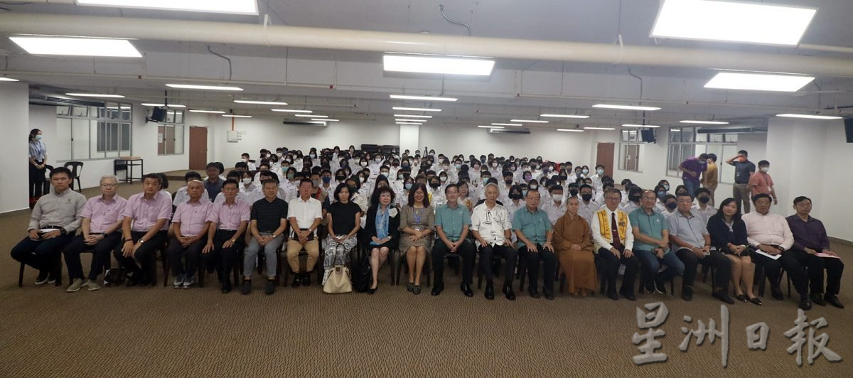 **已签发**柔:头条之一:至达城宽中颁奖助学金逾62万,减轻学子经济负担