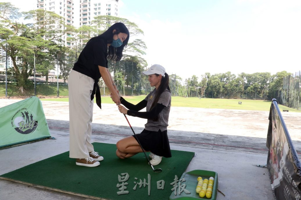 **已签发**柔:封面:【特稿】:姐妹花爱上高球转职业,父亲背后全力支持
