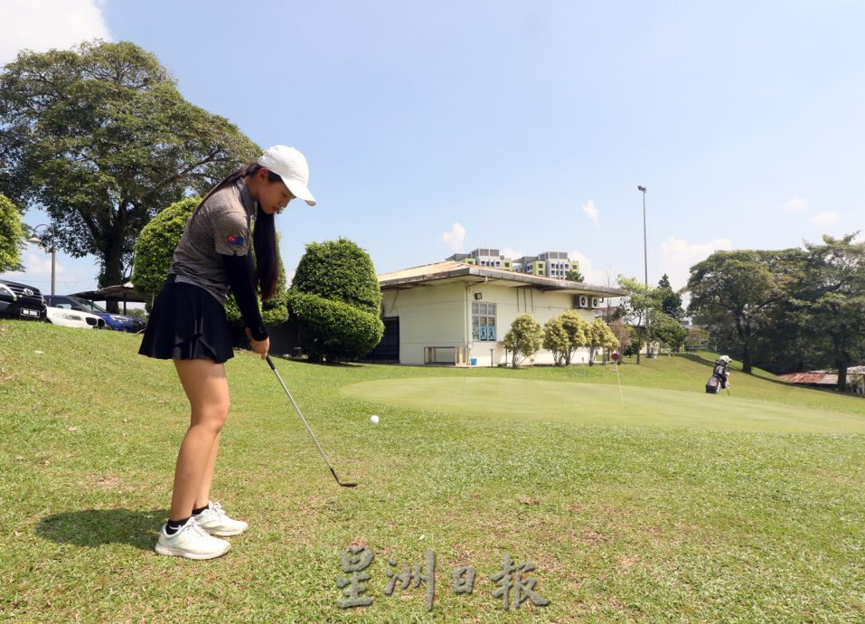 **已签发**柔:封面:【特稿】:姐妹花爱上高球转职业,父亲背后全力支持