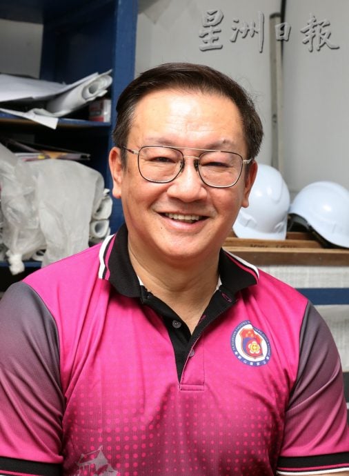 **已签发**柔:封面:【特稿】:已获官方批准,新山客家大楼命名“客家广场”