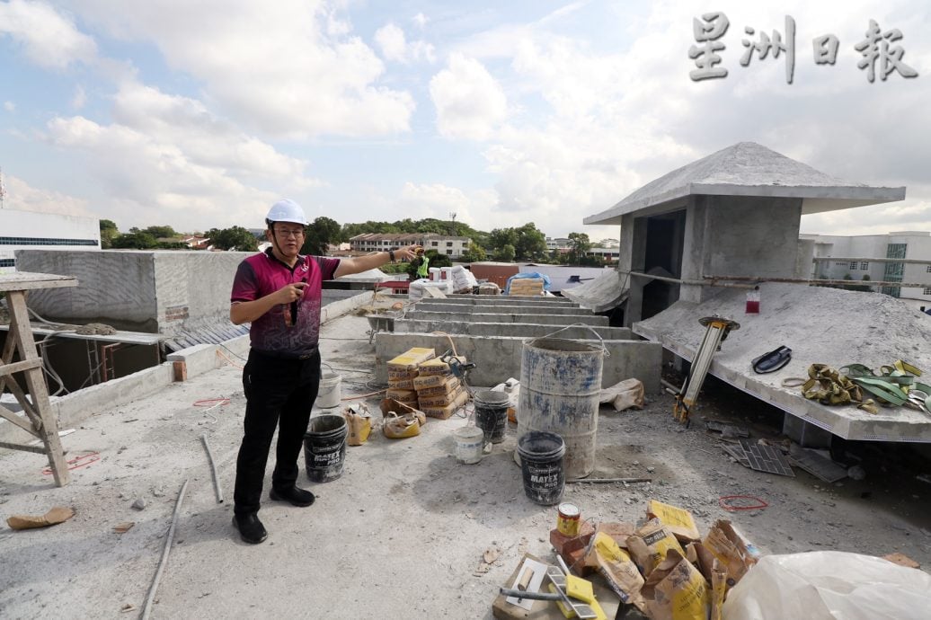 **已签发**柔:封面:【特稿】:已获官方批准,新山客家大楼命名“客家广场”