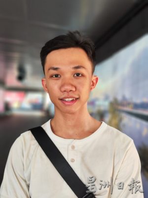 **已签发**柔:封面:【特稿】:新山最长行人桥“人车共行”,也成越堤族骑具停放区