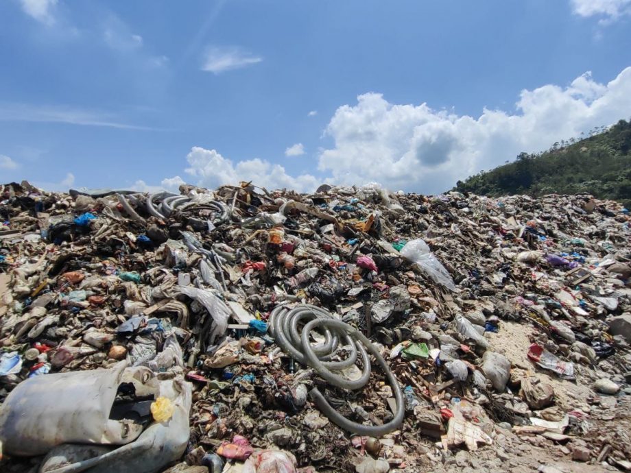 **已签发**柔:第三版头条:【特稿】:北干那那垃圾场关闭,市议会卫生与执照小组将监督日常收集服务效率