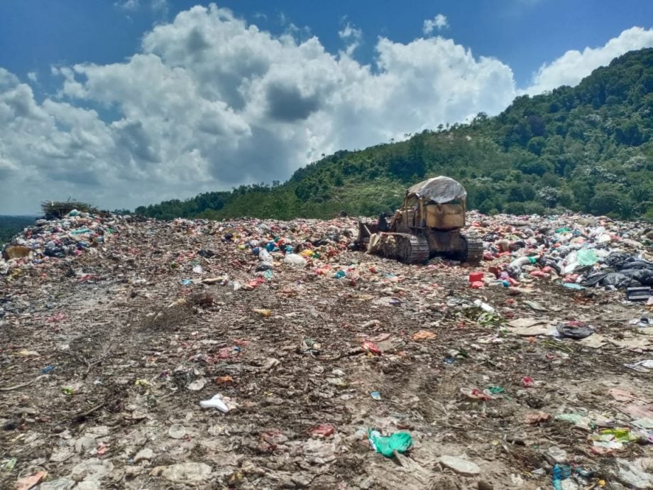 **已签发**柔:第三版头条:【特稿】:北干那那垃圾场关闭,市议会卫生与执照小组将监督日常收集服务效率