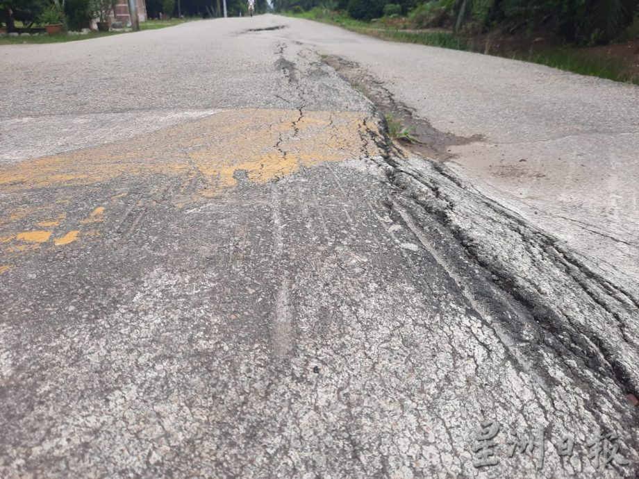 **已签发**柔:第二版头条:【民生特工队】:全长2公里却多处龟裂下陷,居民盼当局尽速维修道路