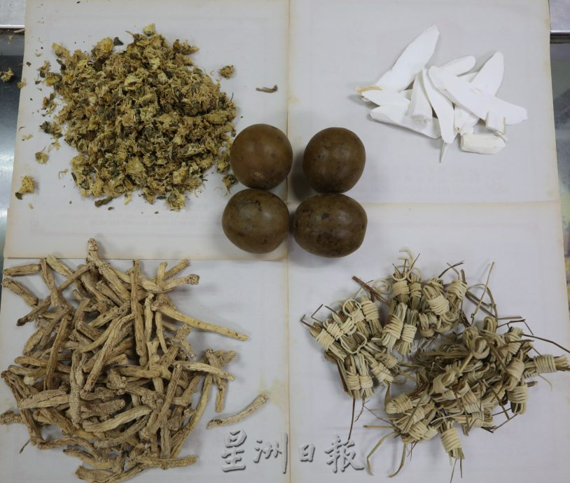 **已签发**柔：第二版头条：【特稿】：天气变化多端，清补凉中药材持续受欢迎