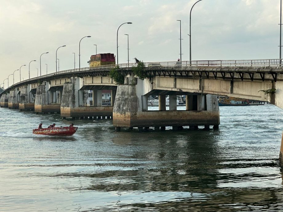 **已签发**柔:跳河救人却溺水,男子送院急救;坠河男则下落未明