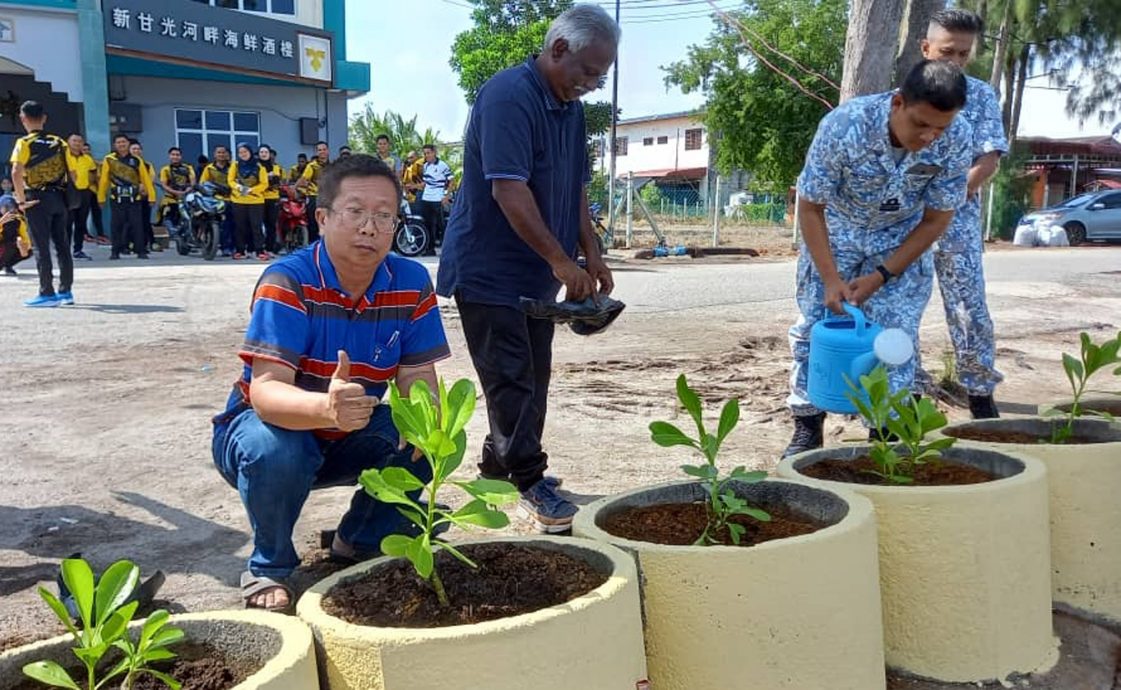 市议会军方联手  新甘光大扫除