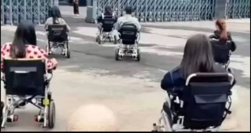 广州年轻人热衷“电动轮椅”通勤 交警:无法可管