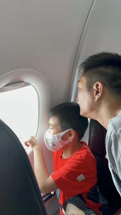 庆幸在香港打风前上机 TVB夫妻档一家来马度假	