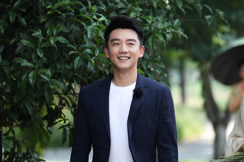  微博晒喝咖啡照 《步步惊心》郑凯定位大马辟谣嫖娼