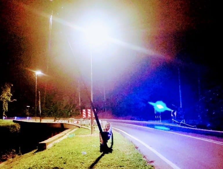 慕亚林工程局 已安装两盏路灯