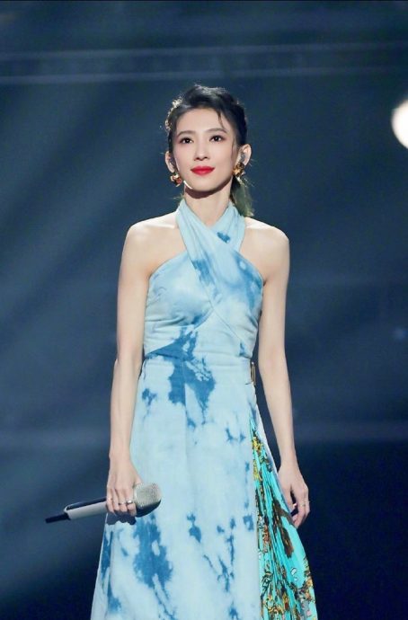 戴佩妮突道歉粉丝 “还是没成为专业歌手”