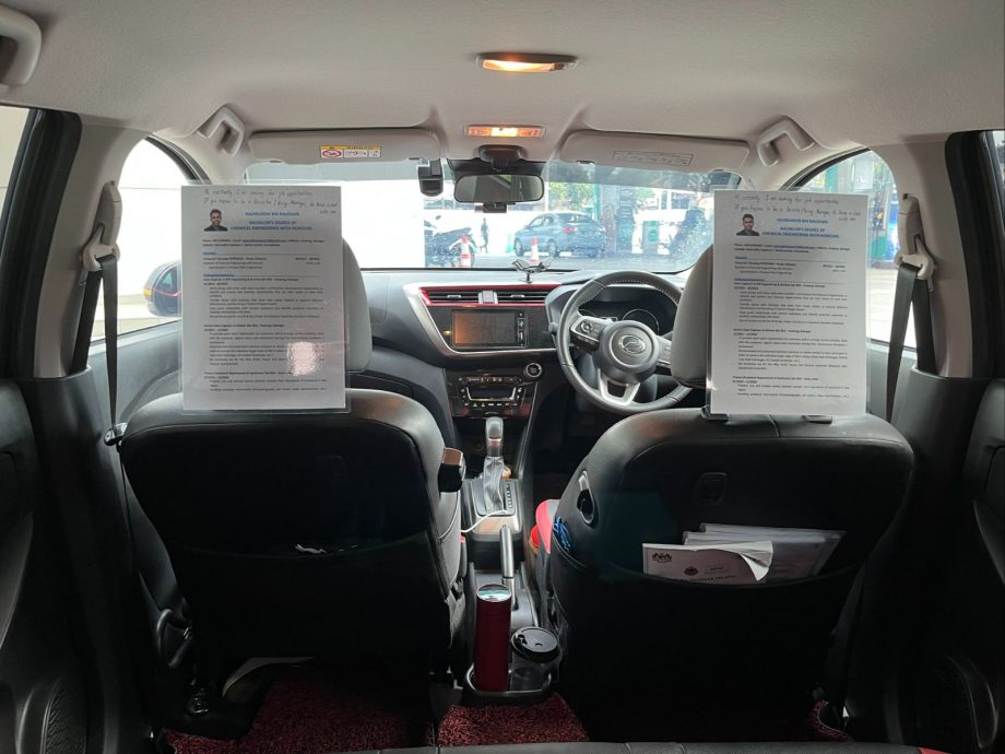  找工新招！大学生驾Grab 履历贴车座  “一下就获面试了”