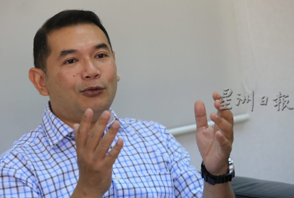 拉菲兹挑战阿兹敏辩论大马经济 Awani愿意承办并已发出邀请函