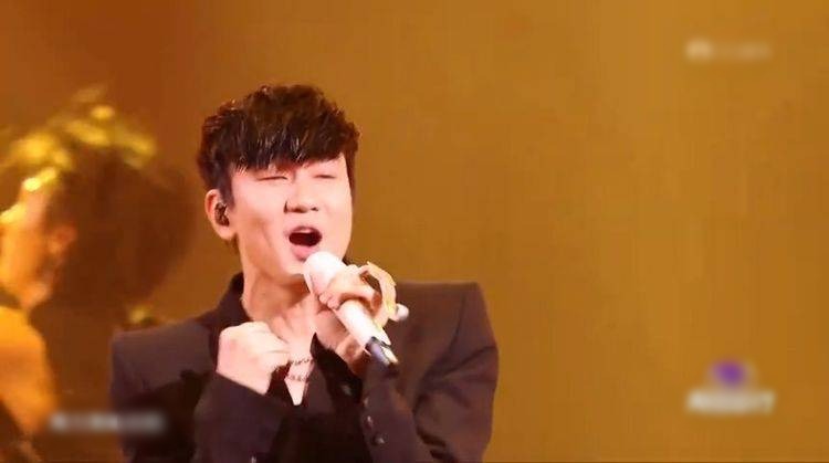 拚图三图已签)看「林俊杰演唱会」得答题 中黄牛拚了招大学生帮刷题库