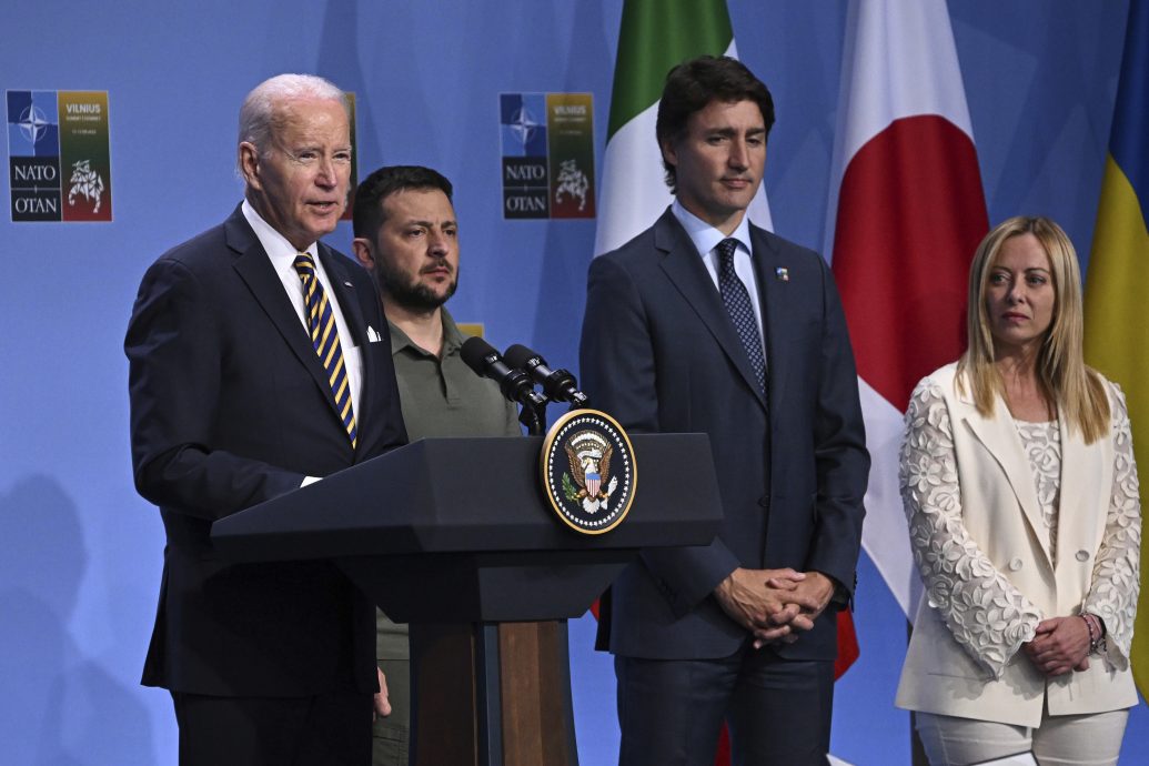 拜登又口误 搞混泽连斯基和普汀 意加两国总理惊讶转头