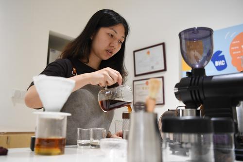 拼盘 2图 未签 视障女孩的「手心咖啡」