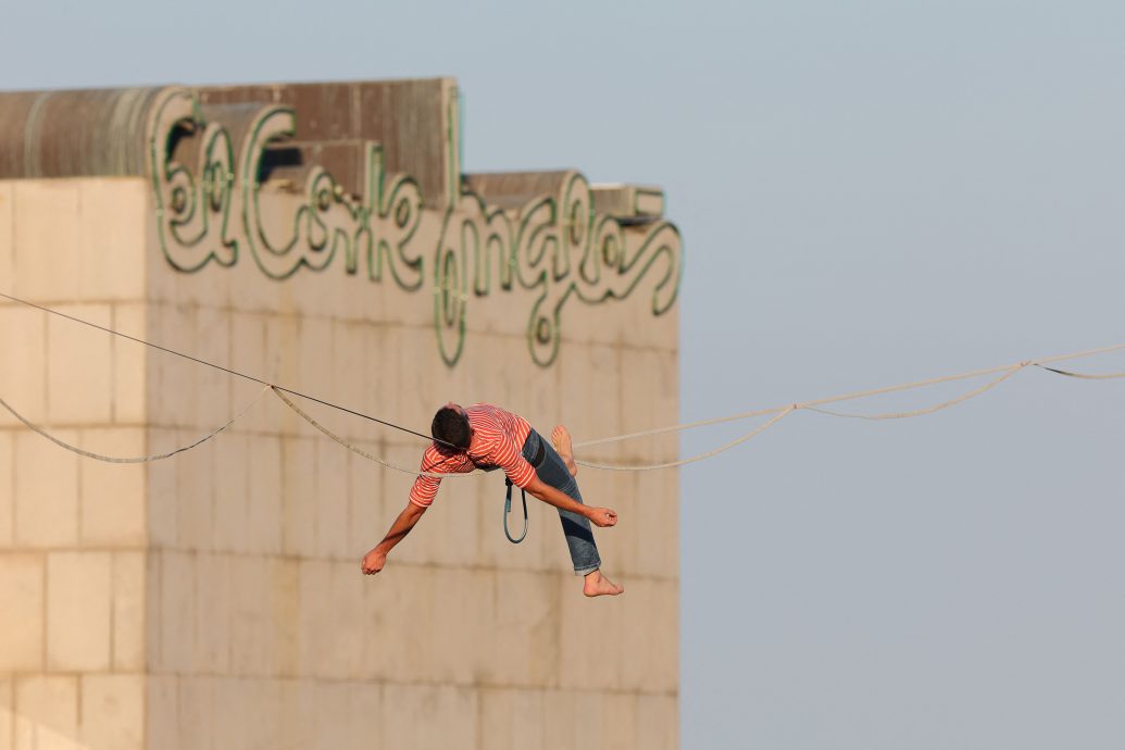 拼盘 法国走钢索好手西班牙显身手