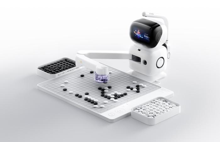 拼盘/中国国产围棋人机对决 陈耀烨不敌下棋机器人“元萝卜”