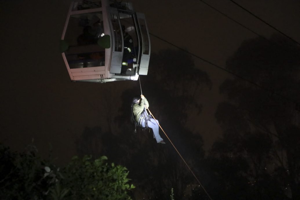 拼盘／缆车故障！27人受困海拔4千公尺高空　逾11小时才获救