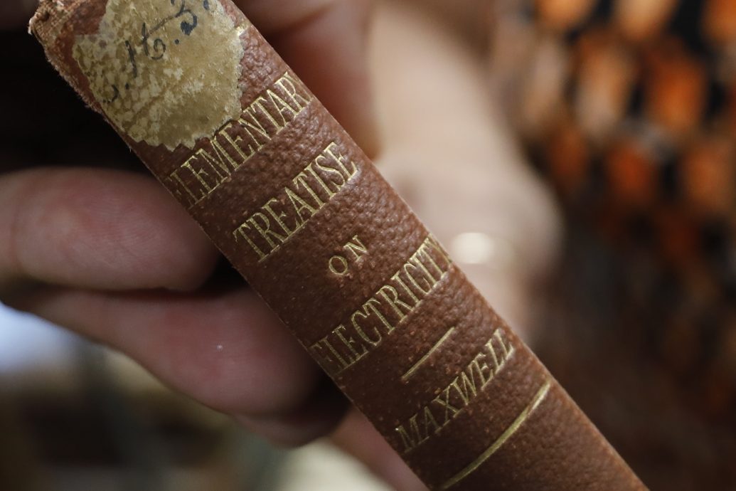 拼盘/逾期近120年!这本书流浪百年终于归还图书馆