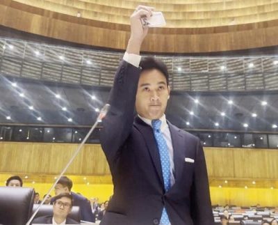 换图)皮塔交出议员证