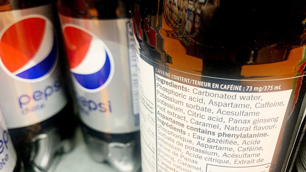 换文，天下事主文)世卫「阿斯巴甜」纳入第2级致癌物！代糖饮料1天不超过9罐 儿童1天3罐即超标